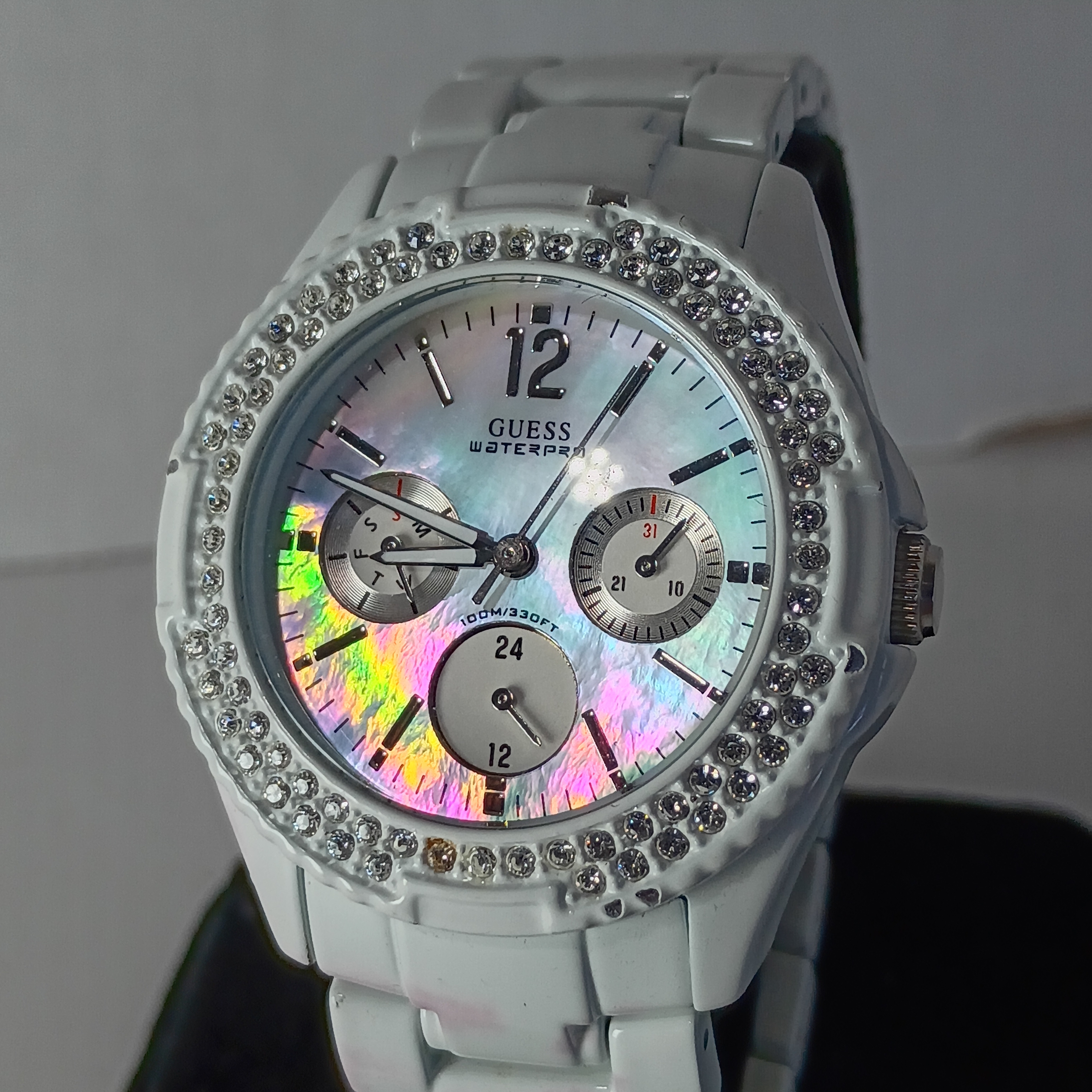 Guess Waterpro G12543l Mother Of Pearl Dial Ladies Watch Preowned Needs Battery